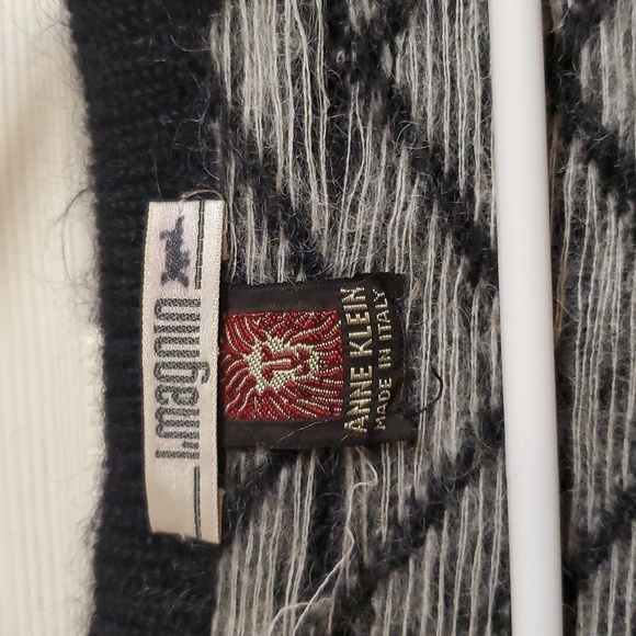 Sweater - Picture 2 of 3